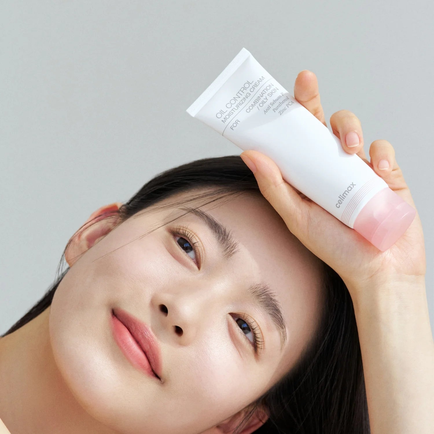 Apply_a_proper_amount_and_smooth_on_the_face_and_throat_before_SOOSUL_ginseng_cream._-_2025-03-13T122639.589.jpg